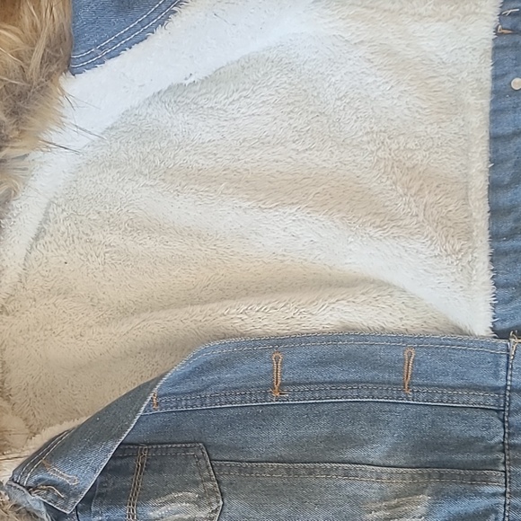 Fur trimmed denim jacket with grey knit sleeves size medium brand EDSN ONE - Picture 5 of 5